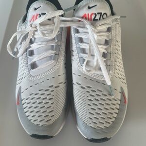Nike Air Max 270 Size 5Y